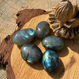 Z ARRON DESIGN Collar con colgante de alambre de cobre con piedra lunar Serenity