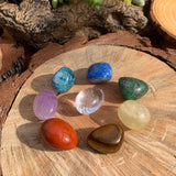 7 Chakra Tumbled Crystals Set PLUS Bonus Crystal+-påse