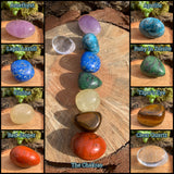 7 Chakra Tumbled Crystals Set PLUS Bonus Crystal+-påse