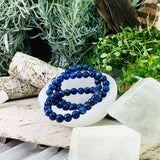 Mala Lapis Lazuli armband med sammetspåse