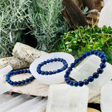 Mala Lapis Lazuli armband med sammetspåse