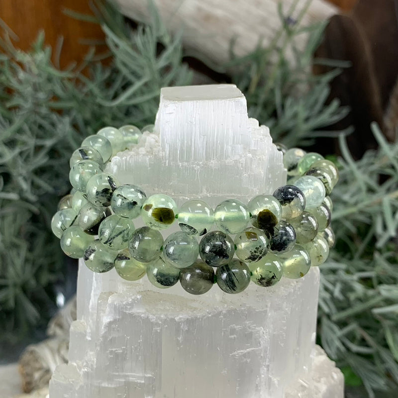 Mala Prehnite armband med sammetspåse