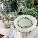 Mala Prehnite armband med sammetspåse