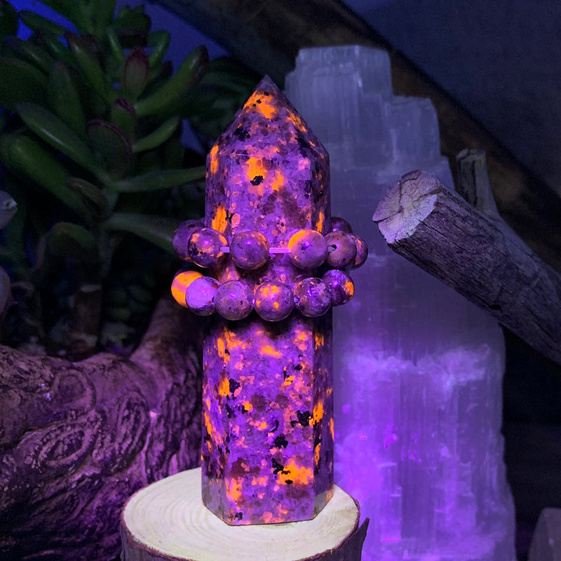 Yooperlite - The Stone the Glows + Combo σετ βραχιολιών Mala 👉 Έκπτωση 70%